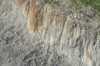 Parois rocheuses du glacier d'Argentière (vue aérienne) avec moraine latérale